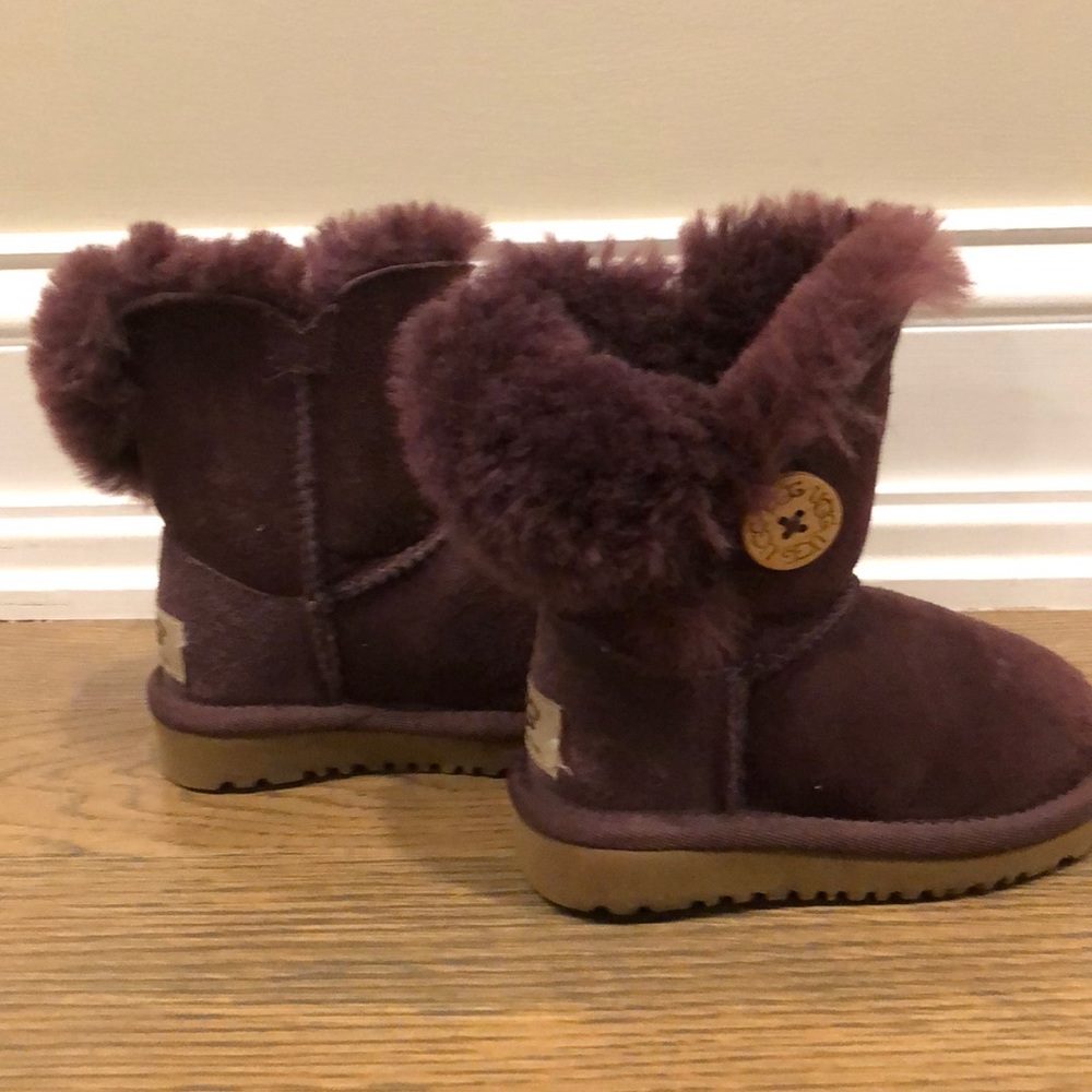 Barely worn Bailey button Ugg’s!